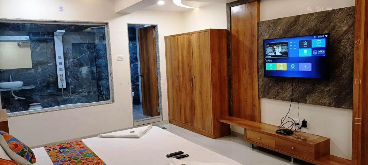 Hotel Adiraj Residency Navi Mumbai Eksteriør billede